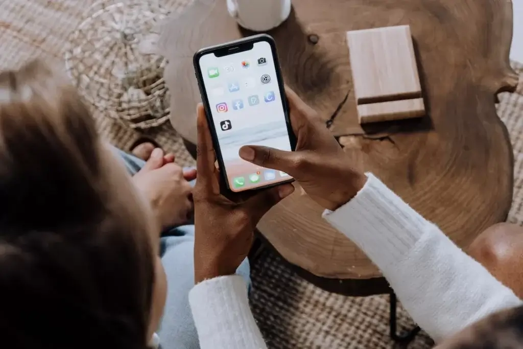 couple looking at cell phone