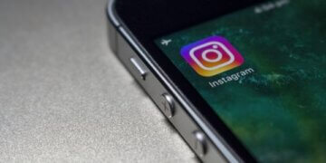 How to add multiple photos to an Instagram story (step by step)