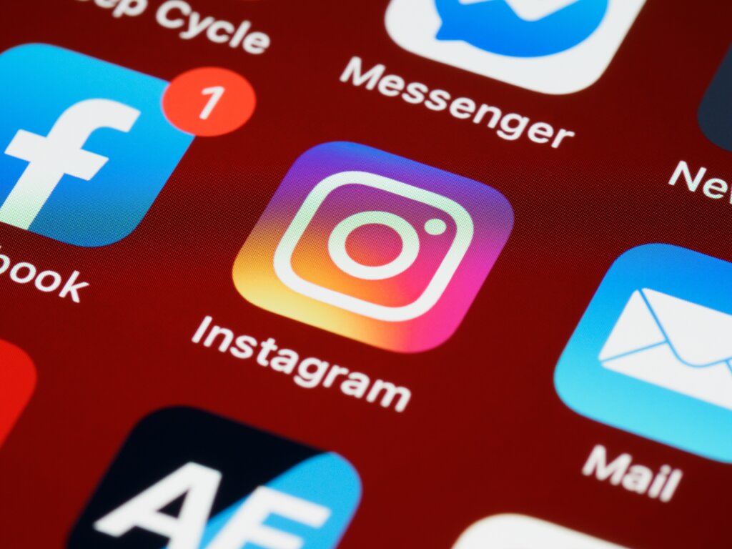 Aplicativo do Instagram aberto na tela de um celular