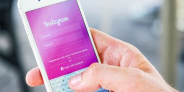 What to post on Instagram [23 Feed and Stories Ideas]